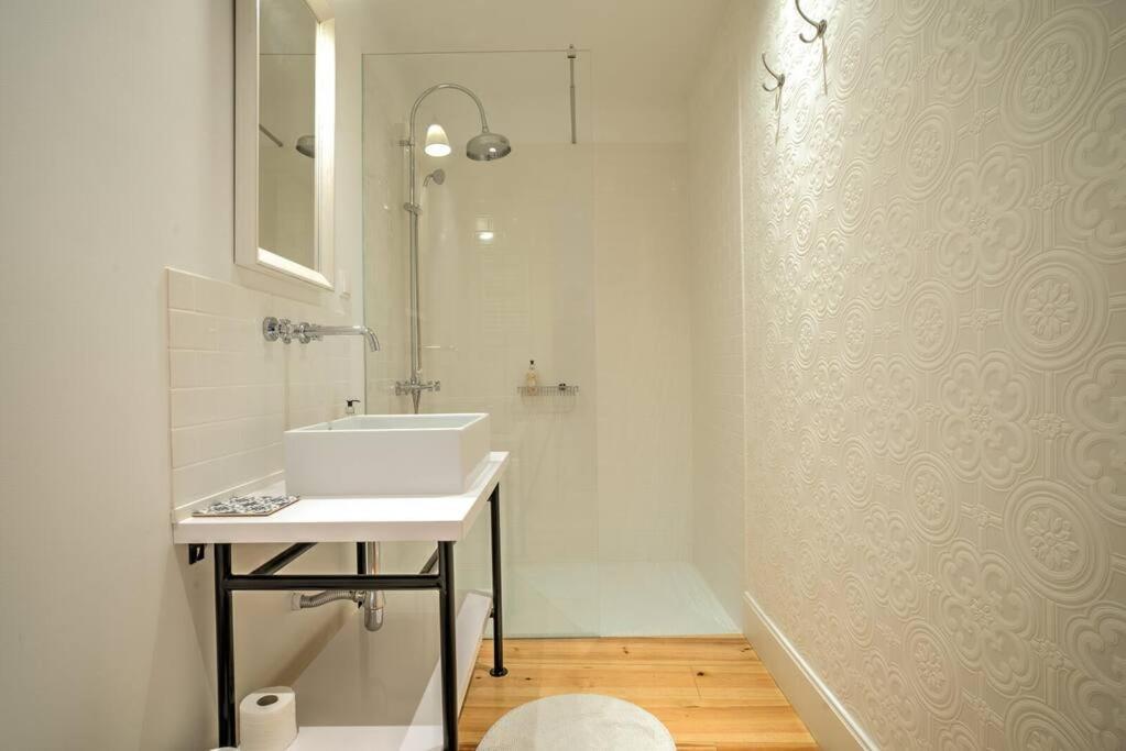 Tracey & Neill'S Place In Principe Real Lisbon Bagian luar foto